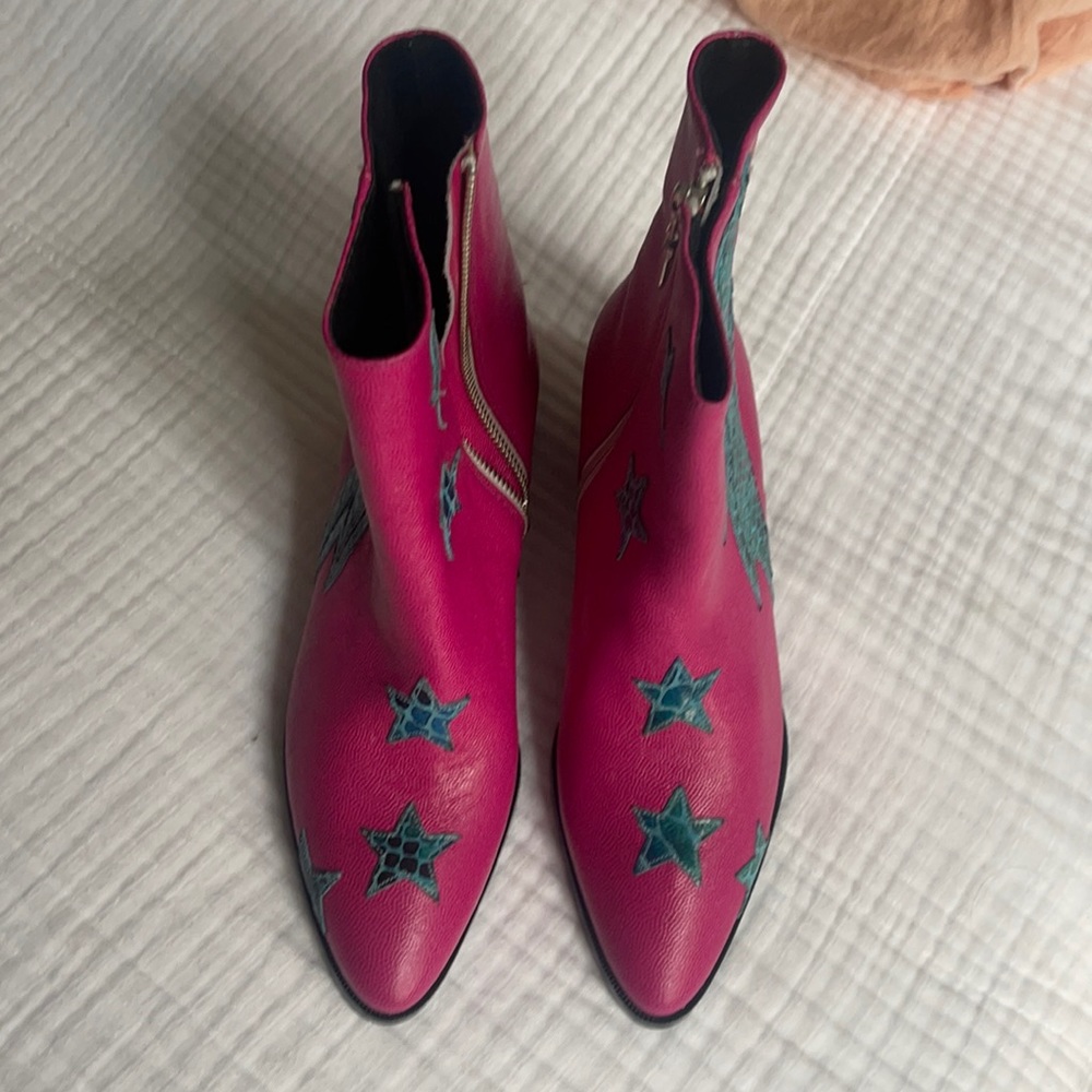 Stars and lightning bolts booties